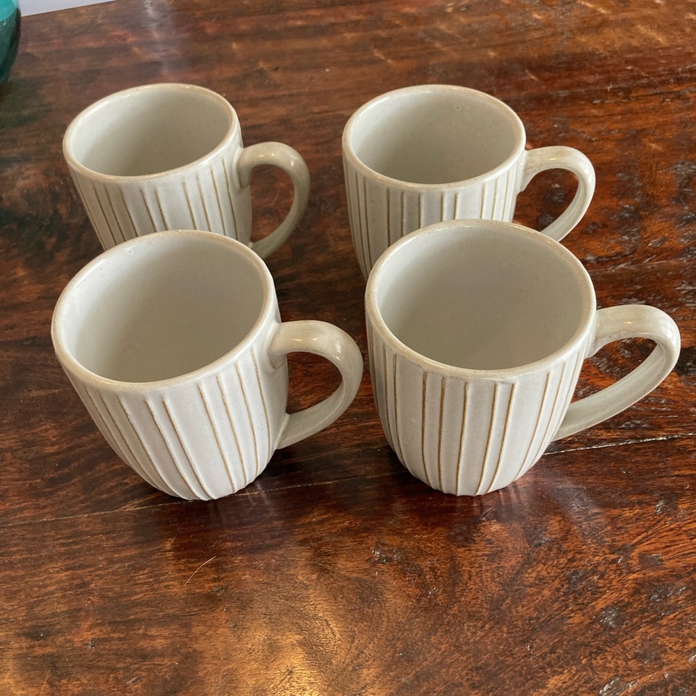 Food Network grey stone wear mugs(4)NWOT